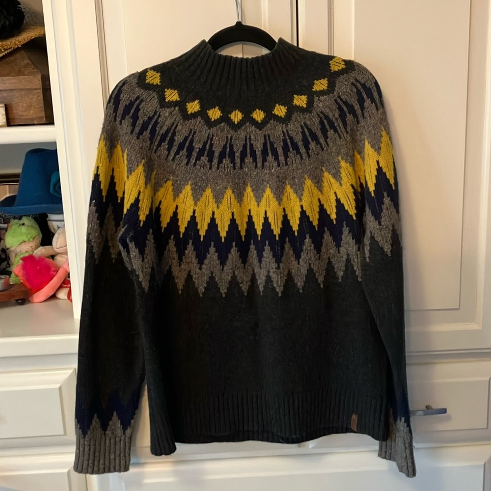 Obermeyer Sweater. Excellent Shape. Size Medium
